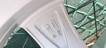 crvene: Aluminijumske felne Nemačka proizvodnja 17 coli 5x108  promer rupa 7 J — 6