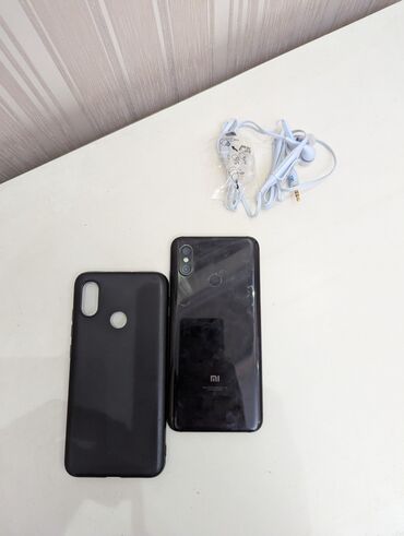 телефоны за 2000 сом: Xiaomi, Mi 8, Колдонулган, 64 ГБ, түсү - Кара, 2 SIM