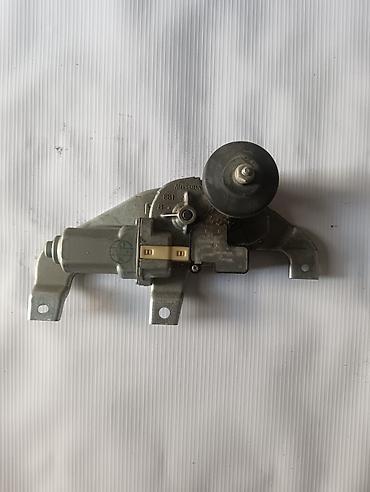 Suzuki Swift arxa şüşə silgi mühərriki (wiper motoru) və ötürücü lalafo.az -da Suzuki Swift arxa şüşə silgi mühərriki (wiper motoru) və ötürücü