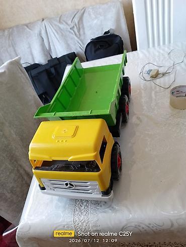 Oyuncaq traktorlar: Uşaq oyuncağı – iri plastik yük maşını (dump truck) - Rəng: sarı — 2