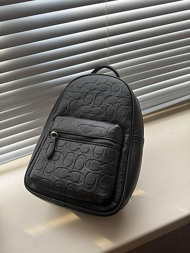 Рюкзаки: Сумка Coach Компактная барсетка из черной фактурной кожи с тисненным — 3