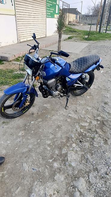 Мотоциклы: Mavi rəngli yol tipli motosiklet Texniki və dizayn xüsusiyyətləri: - — 2