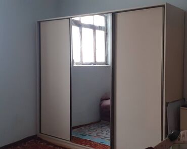 islenmis dolablar: Açılan, 3 qapılı Düz dolab, Şifonyer