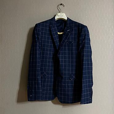 adidas jaket: Brend:DOCTOR JUNIOR
Yash:13
Istehsal:Turkey
Qiymet:50AzN — 4