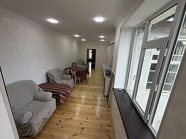 1 комнатная квартира студия: 1 otaqlı həyət evi – studiya tipli zal-mətbəx - Geniş, işıqlı zal — 3