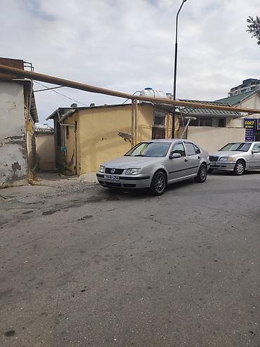 Daşınmaz əmlak: Ünvan olaraq Yeni Yasamal, İnşaatçılar metrosuna yaxın yerdədi.Evin — 1