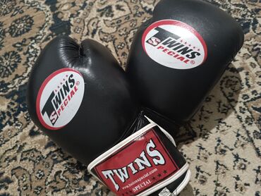 перчатки для бокс: Продаются боксёрские перчатки Защита голени и щитки Почти новый