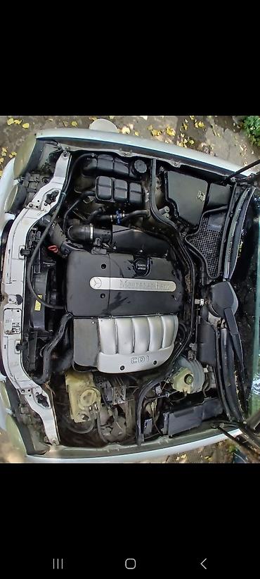 w210 duman: Mercedes-Benz E‑Class (W210) sedan, gümüşü rəng. - Kuzov: 4 qapılı — 9