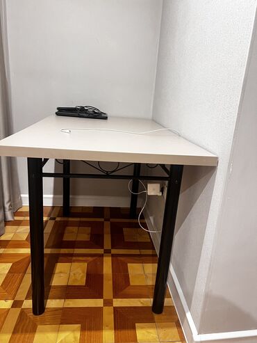 стол находок документов: Кухонный Стол, цвет - Бежевый, Новый