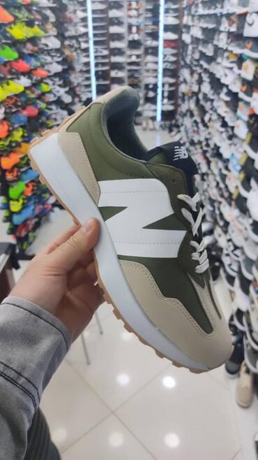 Patike: New Balance 327 patike

Novo
Brojevi 36 do 44

fb Moja Kupovina 1 — 11