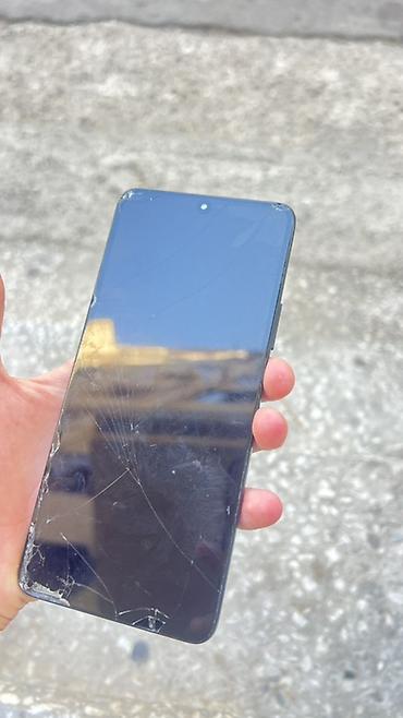 nokia 8000 4g: Telfon sade x9 du telfonda iki problem var ekranı işdiyir ama leke var — 1