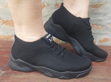 Women's Sneakers and athletic shoes: 40 — 3