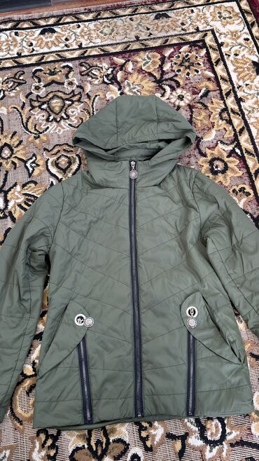 зимняя куртка женская бишкек: Женская куртка, размер-S. Цена 200 сом, состояние хорошая