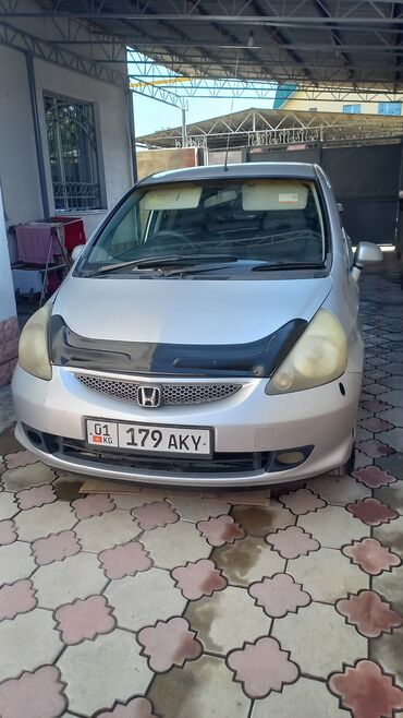 машине сатылат: Honda Fit: 2003 г., 1.3 л, Автомат, Бензин, Хетчбек