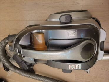 ремонт наушников: Tozsoran. səliqəli işlənilib. çox baha alınıb. hal-hazırda 30 dəqiqə