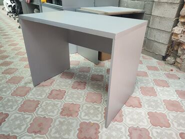 удобная офисная мебель: Офисный Стол, цвет - Серебристый, Б/у