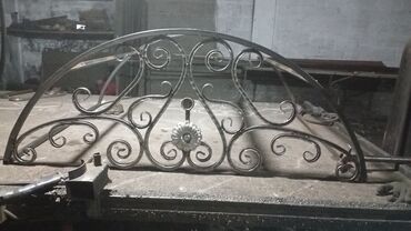 Откатные ворота: Элегантные кованые ворота черного цвета с изящными золотистыми — 34