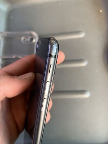 Apple iPhone: IPhone 8, Б/у, 64 ГБ, Black Titanium, Зарядное устройство, Защитное стекло, Чехол, 75 %