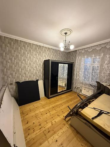 Həyət evləri və villaların satışı: Şəhər daxili dar küçədə yerləşən həyət evi. Xüsusiyyətlər: - — 12