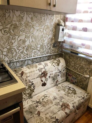 Uzunmüddətli kirayə mənzillər: Elmlər metrosunun yaxınlığında 9 mertebeli binanın 6-cı mərtəbəsində — 6