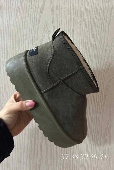 koštana obuća: Ugg mini boots