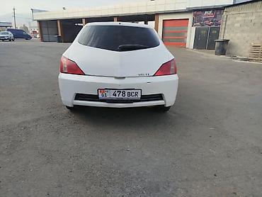 dodge neon: Белый 5‑дверный хэтчбек. Практичный городской автомобиль с просторным — 5