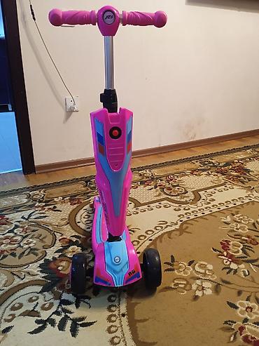 ev ucun kalonka: Uşaq skuterı – 3 təkərli, R6 modeli - Rəng: çəhrayı-mavi aksentlərlə — 1