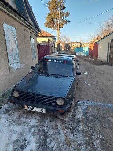 сиденья голф: Хэтчбек Volkswagen Golf MK2, представленный в темно-сером цвете