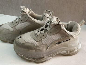 Кроссовки и спортивная обувь: Balenciaga, Размер: 38, цвет - Серый, Б/у