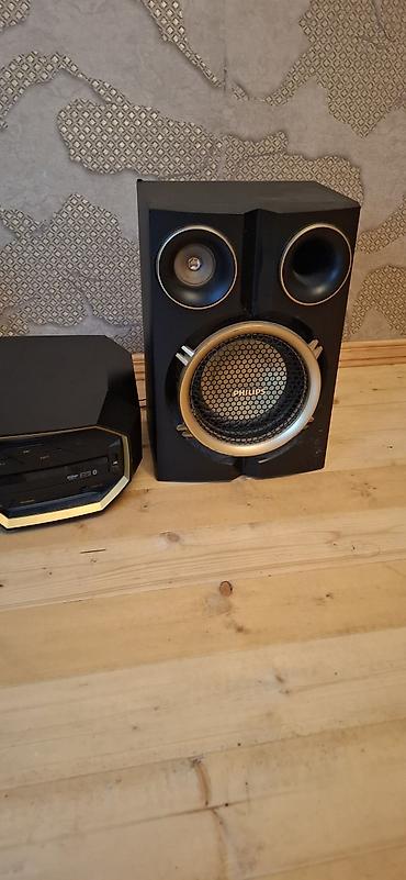 musiqi merkezi: PHILIPS mini audio sistemi – 2 güclü akustik kolon və mərkəzi blokdan — 2
