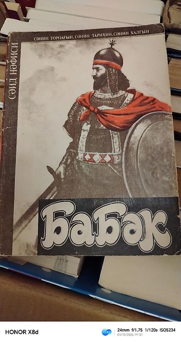Kitablar satılır. Biri 1 man