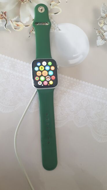 apple watch series 4: Смарт‑часы Apple Watch SE (GPS), алюминиевый корпус серебристого