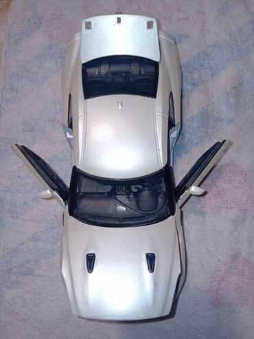 Modeli automobila: Nissan GTR R35 Burago 1/18 Relativno dobro ocuvan -oba retrovizora -4