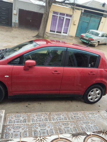 Nissan: Nissan tida satlir əla vəziyyətdədir avtomobilinin salonu – tam daxili — 9