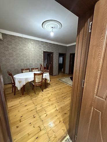 Həyət evləri və villaların satışı: Şəhər daxili dar küçədə yerləşən həyət evi. Xüsusiyyətlər: - — 10