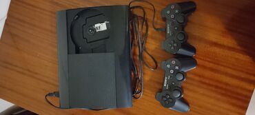 playstation 90: Bu, iki oyun qolu və bütün lazımi kabelləri ilə birlikdə gələn