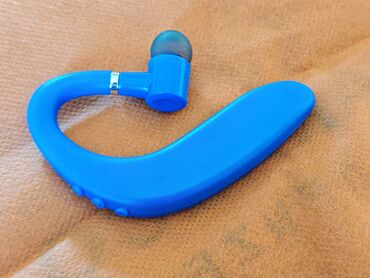 Slušalice: Prodajem bežičnie Bluetooth slušalice sa kućištima. 1) Bela TWS — 12