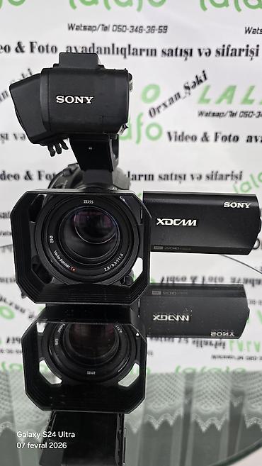 Videokameralar: Sony XDCAM X70 peşəkar videokamera. Üzərində 2 batareka adaptr çanta — 10