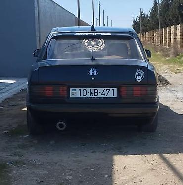 w124 coupe: Mercedes-Benz sedan (W124 seriyasına bənzər) – arxa görünüş — 1