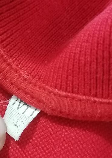 pull and bear turkey: Crvena polo majica sa kratkim rukavima i kragnom na tri dugmeta. Na — 3