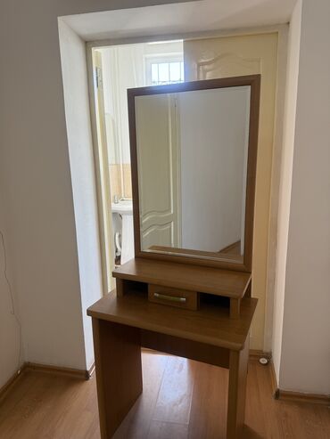 колыбель бу: Комод для одежды, Б/у, С зеркалом, Дерево, цвет - Коричневый, Платная доставка