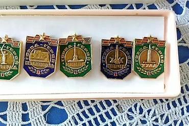 Značke, ordenje i medalje: WWII SSSR Gradovi Heroji set 11 znački u originalnoj kutiji — 7