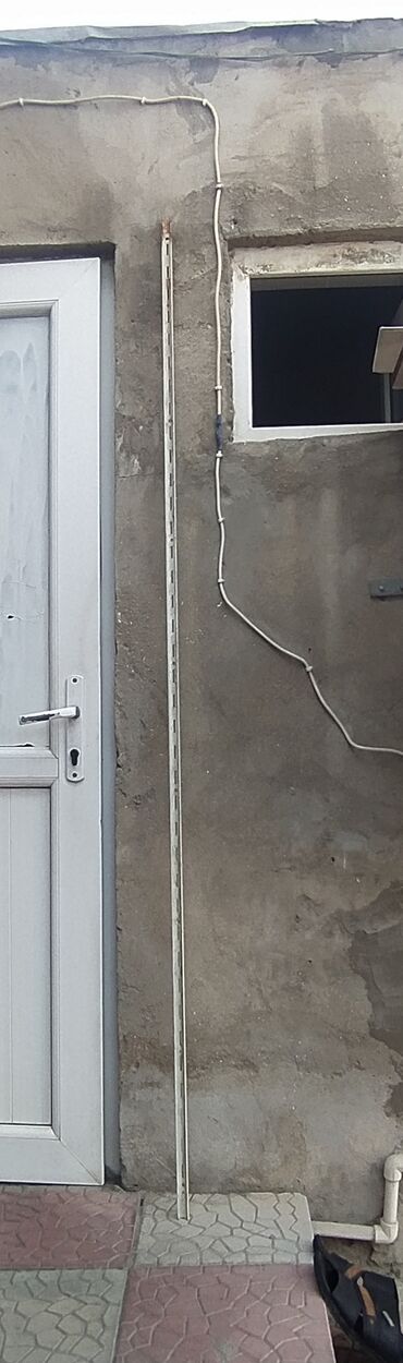 Lampalar: Kabel idarəetmə kanalı, açıq şəkildə quraşdırılmış kabelləri səliqəli