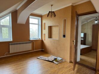 Долгосрочная аренда домов: Сдаётся 2 этажный дом в городе Манас. на долгий срок. Дом полностью — 18