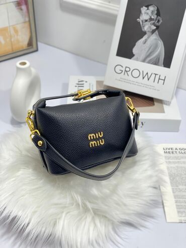 черные детские футболки: Сумка с короткой ручкой, Miu Miu