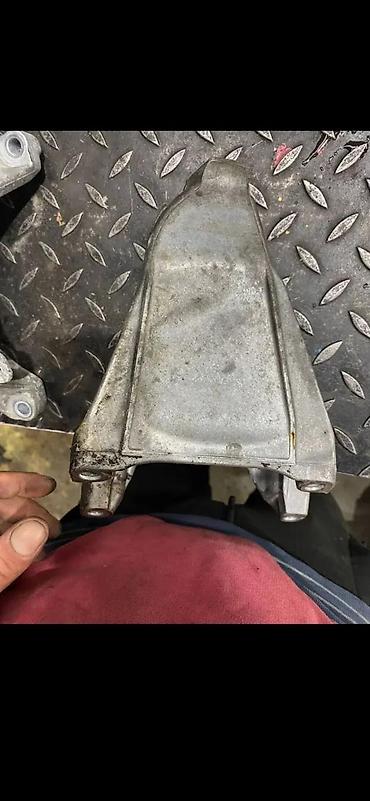 alternator cena: AUDI Q5 DELOVI NOSAC STOPA MOTORA 8K0199307CB | Audi delovi ZEMUN   — 2