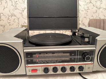 Musiqi mərkəzləri: Vef-300 Stereo kombinə edilmiş musiqi mərkəzi Xüsusiyyətlər: - Vinil — 6