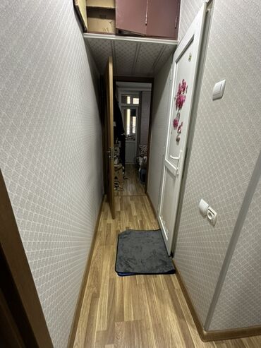 Rəflər, etajerkalar: 🏠 Leninqrad layihəli daş bina 📐 Ümumi sahə: 35 m² 🛋 1 otaqdan 2 otağa — 3