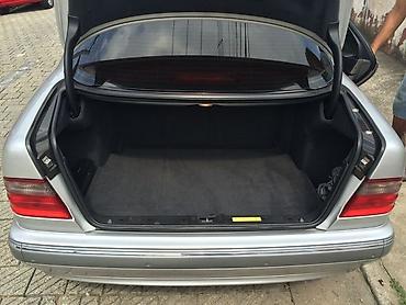 Mercedes-Benz: Mercedes-Benz E 240: 2.6 l | 2000 il Sedan — 12