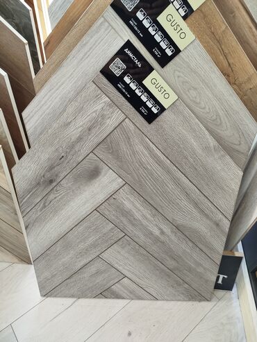 5 15 taxta qiymeti 2022: GUSTO laminat parket – “balıqquyruğu” (herringbone) dizaynı -